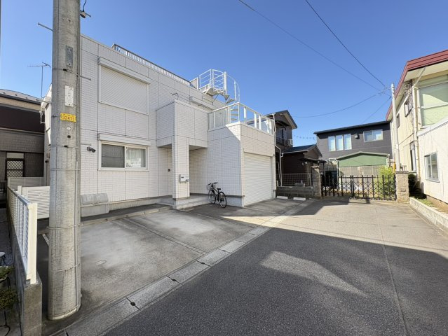 平塚市四之宮1丁目　中古戸建の前面道路含む現地写真