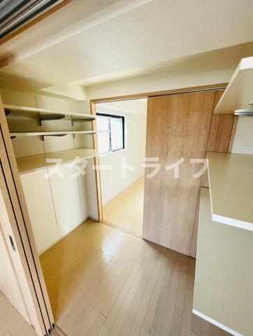 大阪市淀川区十三東１丁目の賃貸マンションの収納