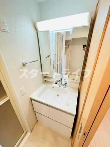 大阪市淀川区十三東１丁目の賃貸マンションの洗面所