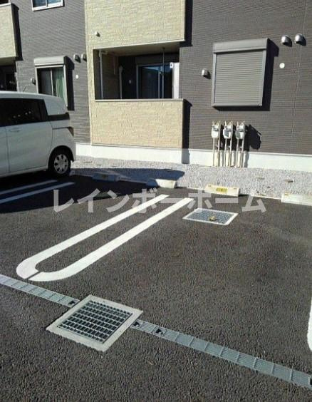 ポエラバ　1の駐車場