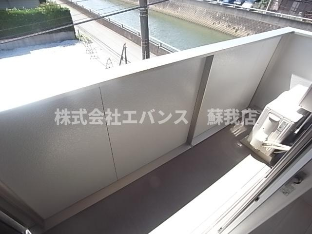 【バルコニー】 | ベルウェル亀岡 | 暖かな日差しのふりそそぐバルコニー