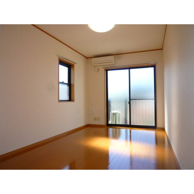 アムール 右京の洋室