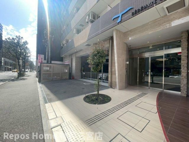 SERENiTE三宮のエントランス