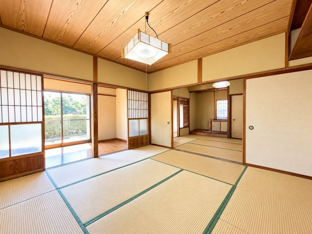 銚子市笹本町　中古戸建の居間・リビング|※画像の一部はAIを用いて加工・編集しています。実際の状況と異なる場合がありますので、ご了承下さい。