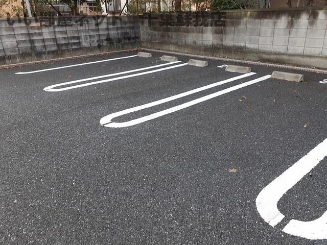 グランドソレイユの駐車場|駐車場完備です