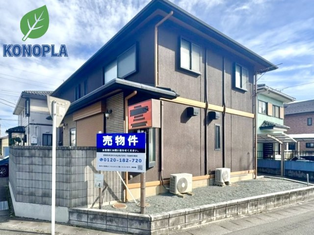 【中古戸建】伊勢崎市末広町の外観|■外観｜外壁のアクセントカラーがシックな外観です。シンプルなデザインでありながらも「個性」を損なわず、お客様一人ひとりの暮らし方にフィットします。