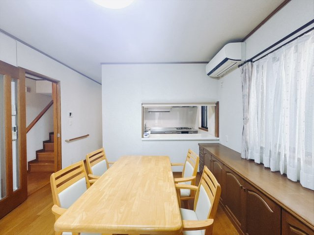 【中古戸建】伊勢崎市末広町のダイニング|■ダイニング｜出来上がった料理を運びやすいダイニング♪お料理中も家族との会話がはずみます♪