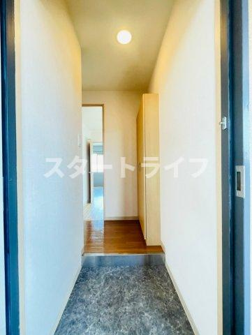 大阪市東淀川区西淡路４丁目の賃貸マンションの玄関