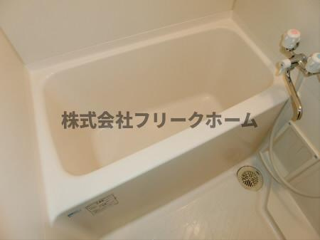 三鷹市井口４丁目のアパートの浴室