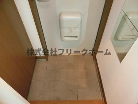 三鷹市井口４丁目のアパートの玄関|別号室参考写真
