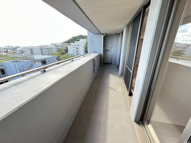 【バルコニー】 | エスリード西宮甲陽園３番館ヒルズ | 外からの目が気にならないバルコニーで洗濯物が干せます