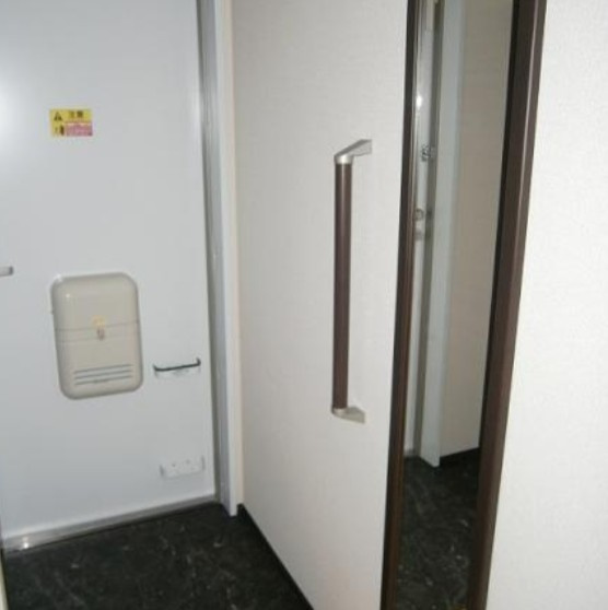 クレイノサンライズステージの玄関