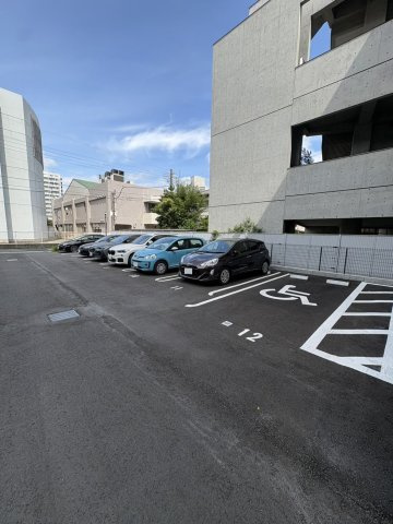 D-ROOM千葉中央の駐車場