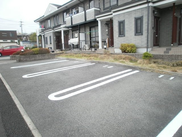 グランソレイユ　（斑鳩町）の駐車場|駐車スペースもあります