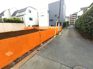 【前面道路含む現地写真】 | 国分寺市本町４丁目　全２棟　２号棟　お得な特典♪