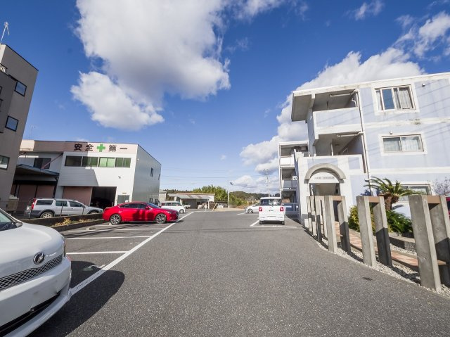 QUINZE・BONHEURの駐車場