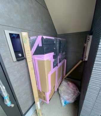 千葉市若葉区貝塚町のアパートのエントランス