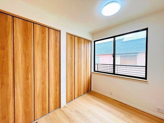 熱田区一番一丁目　売戸建の洋室|コンパクトなお部屋ですが窓や収納があるので快適に過ごせます。