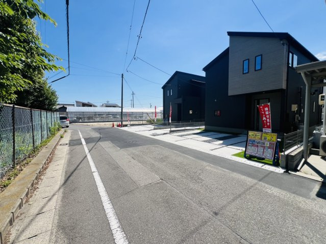 碧南市日進町4丁目22番『仲介手数料無料』新築一戸建て・建売の前面道路含む現地写真