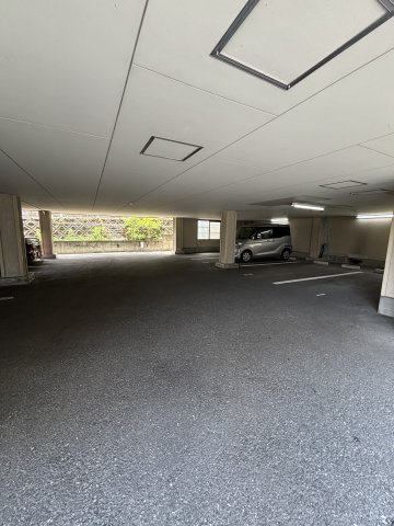 イル・パラッツォの駐車場