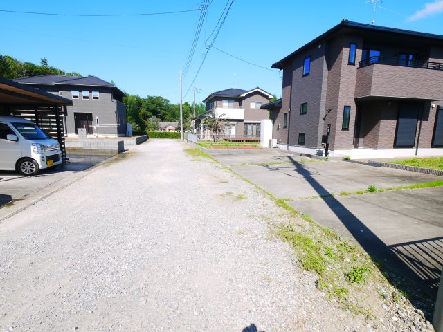 山武郡横芝光町宮川　中古戸建の前面道路含む現地写真|内装リフォーム済み令和8年9月済  オール電化 敷地約103坪 お庭でBBQが可能です 駐車4台可能