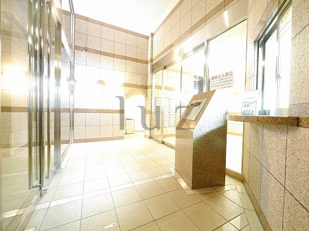 アールケープラザ新横浜Ⅱのエントランス