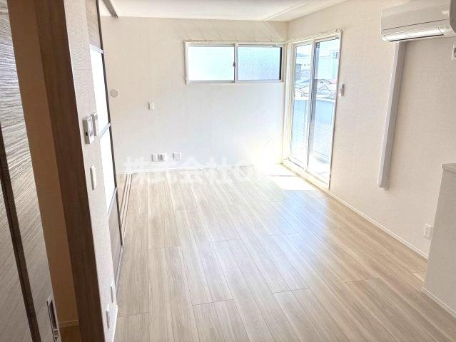 八尾市南植松町４丁目のアパートの洋室