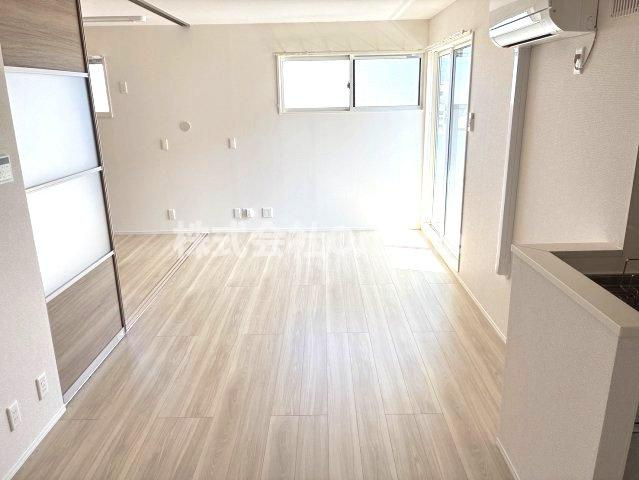 八尾市南植松町４丁目のアパートの洋室