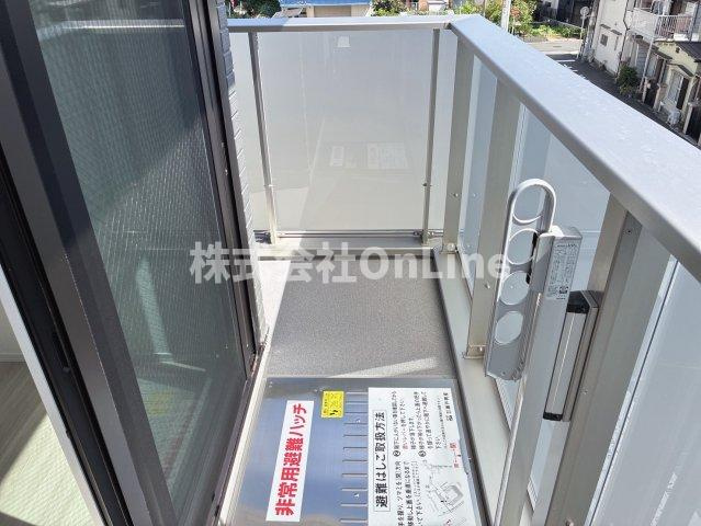 八尾市南植松町４丁目のアパートのバルコニー