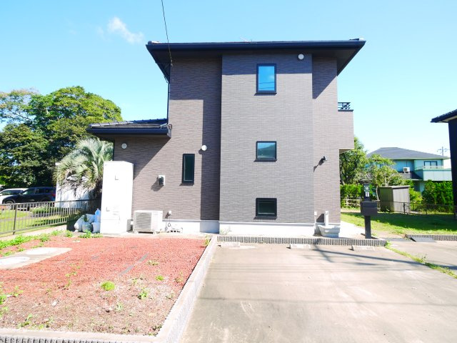 山武郡横芝光町宮川　中古戸建の駐車場|内装リフォーム済み令和8年9月済  オール電化 敷地約103坪 お庭でBBQが可能です 駐車4台可能