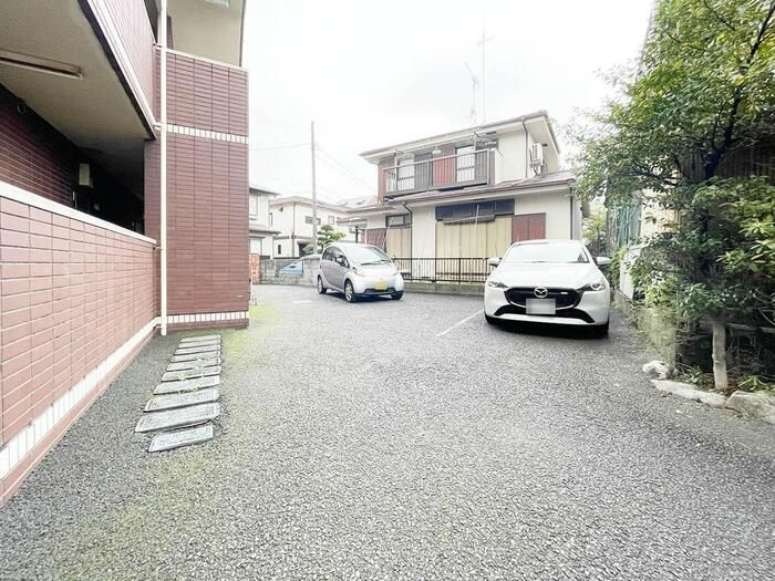 鶴寿館の駐車場