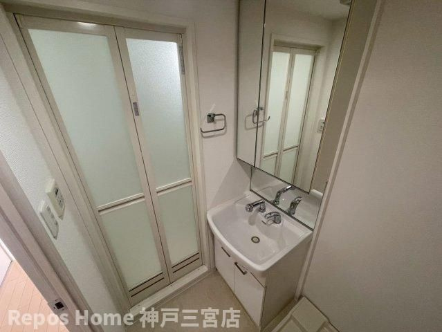 エスリード三宮旭通の洗面所