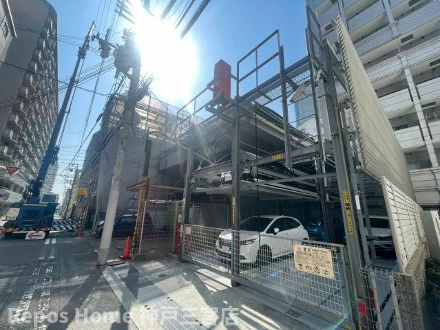 エスリード三宮旭通の駐車場
