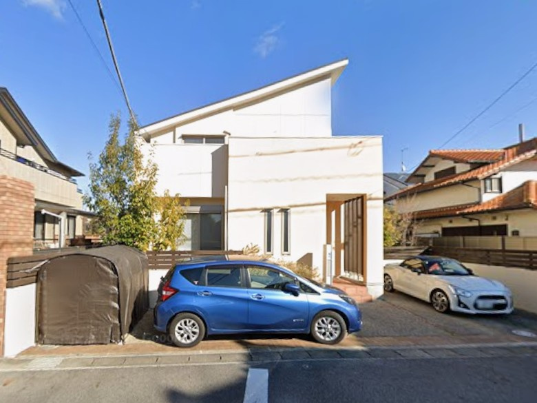 岩崎町野田戸建の駐車場