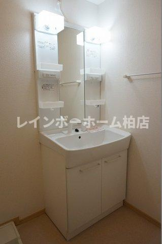 特典：仲介手数料が50％OFFです‼の洗面所