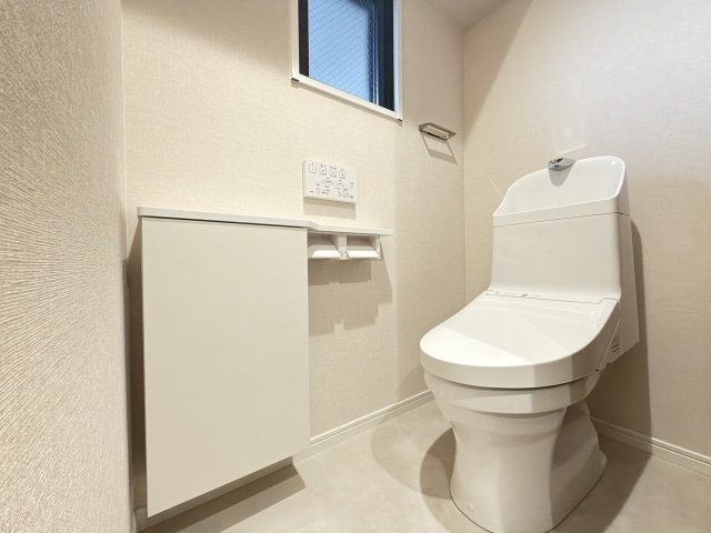 ユーハイム日佐リベックスのトイレ|【新品】新品交換したトイレは清潔で温水洗浄便座付きです。