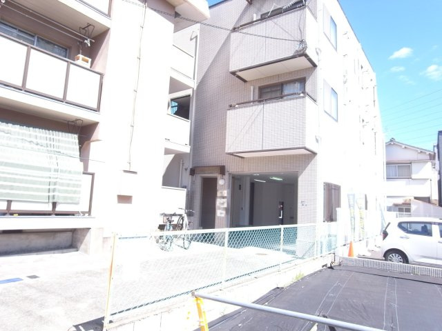 豊中市北条町３丁目の倉庫の外観