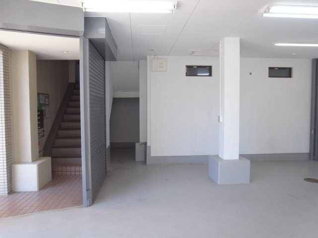 豊中市北条町３丁目の倉庫