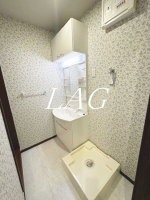 【設備】 | Verona apt | 室内洗濯機置き場です。