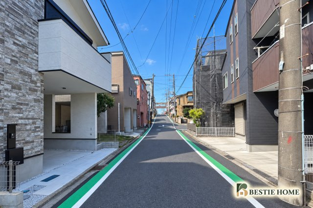 ■BESTie美邸100選■保土ヶ谷歩10分♪吹抜け×建物119.02㎡×床暖房の前面道路含む現地写真