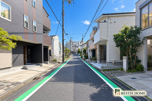 ■BESTie美邸100選■保土ヶ谷歩10分♪吹抜け×建物119.02㎡×床暖房の前面道路含む現地写真