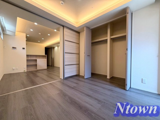 【居間・リビング】 | セレスティア城西 | こちらの居間で趣味の時間をお楽しみください