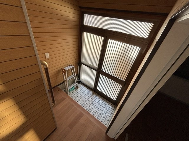 北野田貸家の玄関