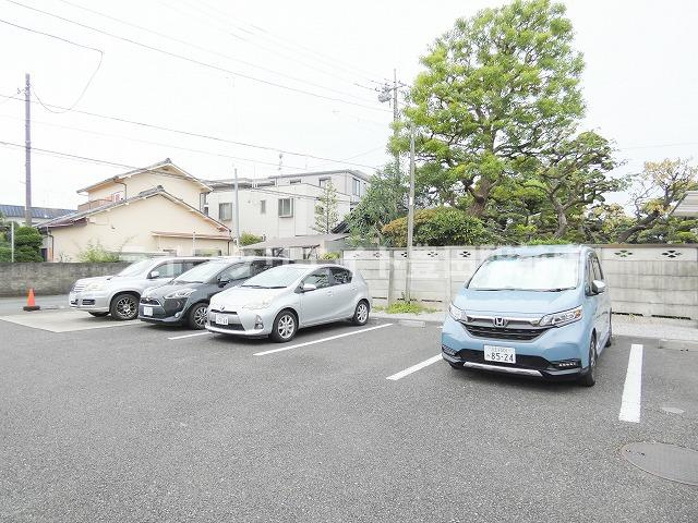 エスペランサ日野の駐車場