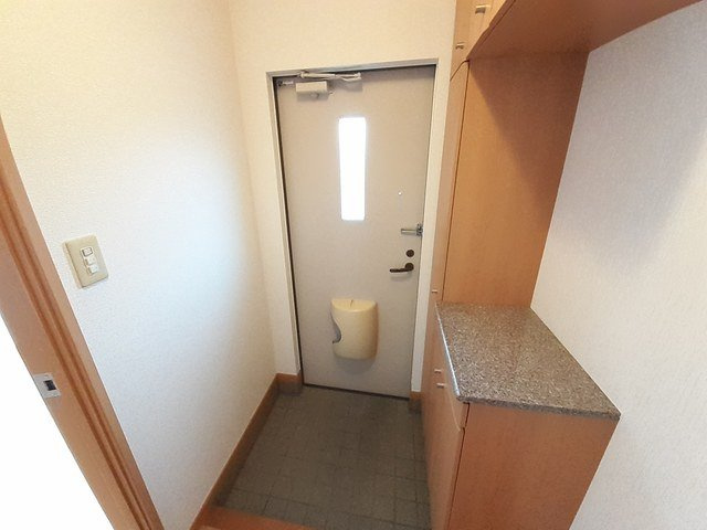 アンソレイエ　（平群町）の玄関|落ち着いた玄関です