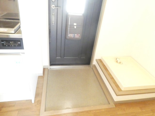ハイツライラックの玄関
