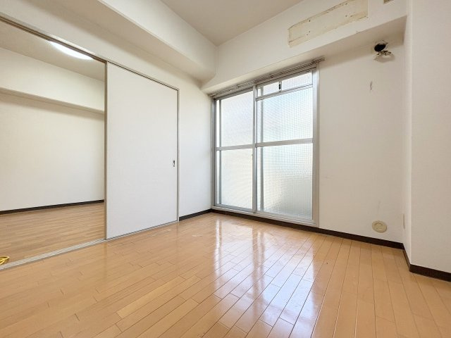 北中島マンションの洋室
