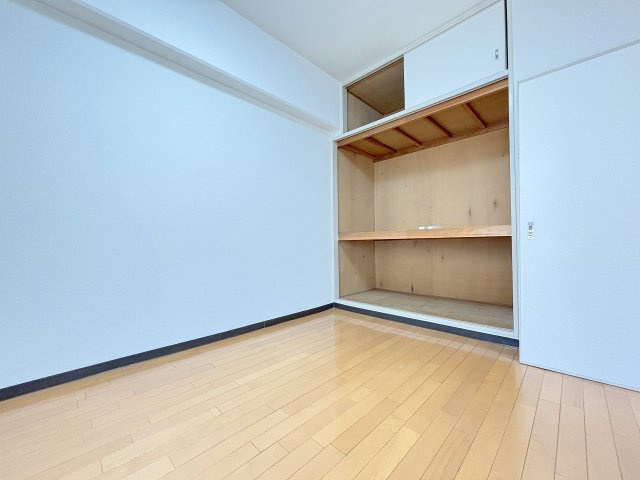 北中島マンションの洋室