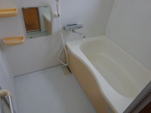 西戸部町貸家の浴室