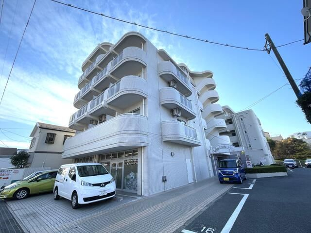 ホワイトキャッスル上大岡の外観